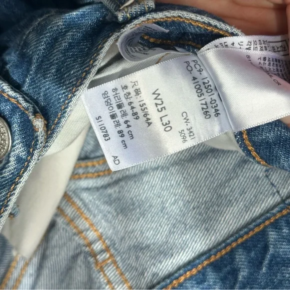 Women’s levi Jeans - Picture 5 of 5